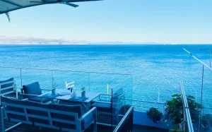 blue wave lounge restaurant