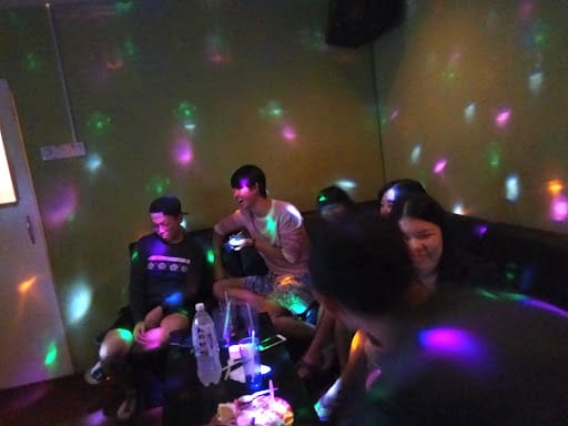 Pusat Hiburan Karaoke Winbox