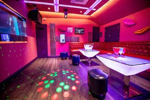 Club S クラブ エスJapanese Karaoke