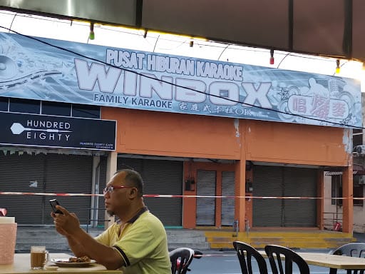 Pusat Hiburan Karaoke Winbox