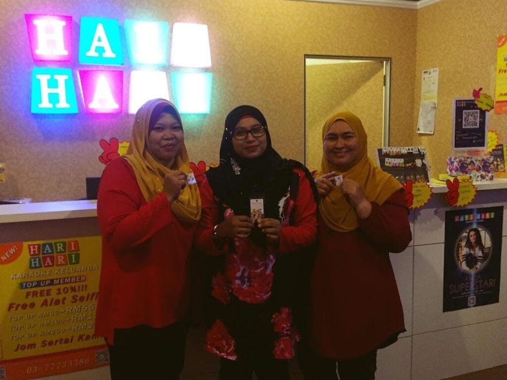 hari hari karaoke keluarga